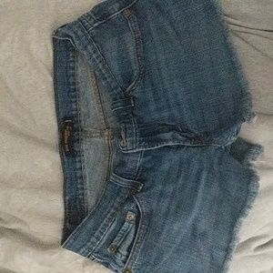 Size 5 super low 524 Levi's denim shorts